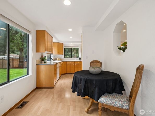 19714 41st Avenue NE, Lake Forest Park WA 98155