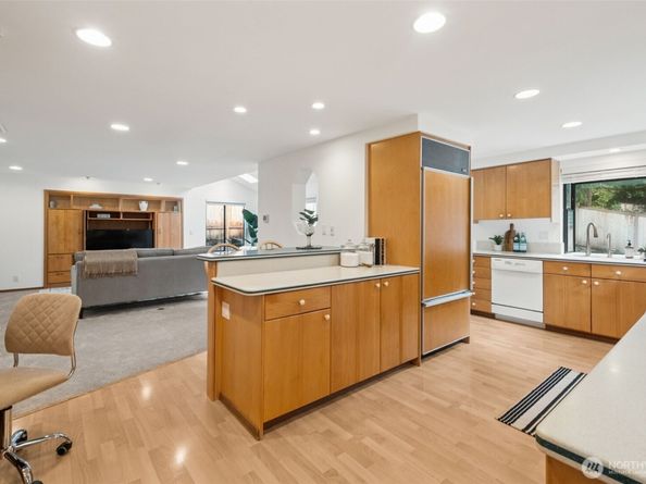 19714 41st Avenue NE, Lake Forest Park WA 98155