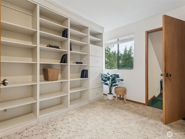 19714 41st Avenue NE, Lake Forest Park WA 98155