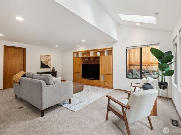 19714 41st Avenue NE, Lake Forest Park WA 98155