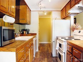 321 Bellevue Way SE 403, Bellevue WA 98004