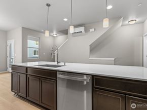 7027 Rainier Drive G, Everett WA 98203