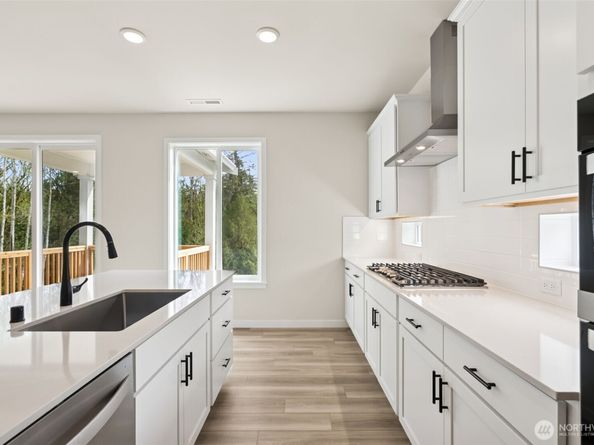 2073 NE Norseman Way, Poulsbo WA 98370