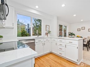 24221 SE 38th Place, Sammamish WA 98029