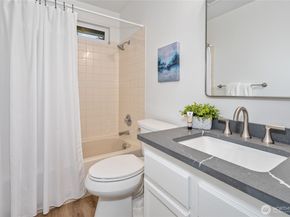 24221 SE 38th Place, Sammamish WA 98029