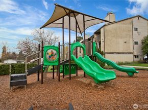 12525 NE 145th Place F93, Kirkland WA 98034