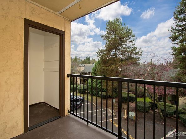 12525 NE 145th Place F93, Kirkland WA 98034