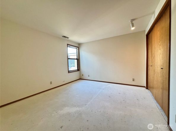 4222 Beach Drive SW 401, Seattle WA 98116