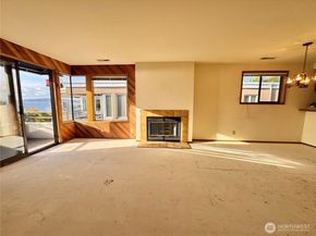 4222 Beach Drive SW 401, Seattle WA 98116