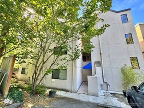 4222 Beach Drive SW 401, Seattle WA 98116