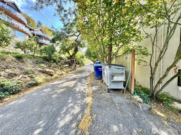 4222 Beach Drive SW 401, Seattle WA 98116