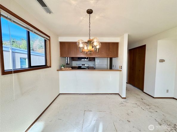 4222 Beach Drive SW 401, Seattle WA 98116