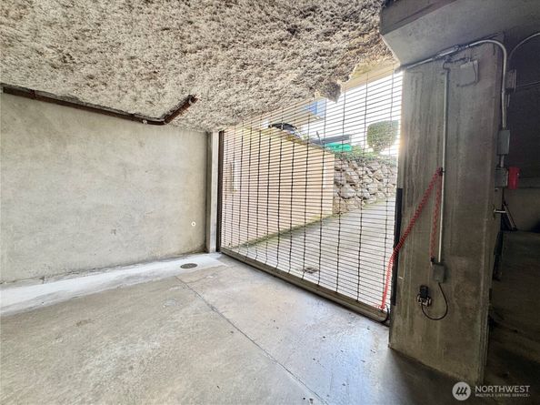 4222 Beach Drive SW 401, Seattle WA 98116