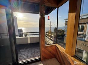 4222 Beach Drive SW 401, Seattle WA 98116