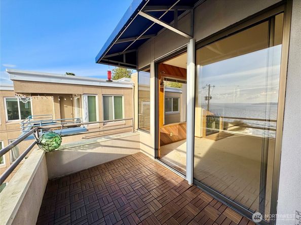 4222 Beach Drive SW 401, Seattle WA 98116