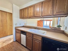 4222 Beach Drive SW 401, Seattle WA 98116