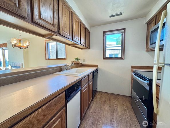 4222 Beach Drive SW 401, Seattle WA 98116