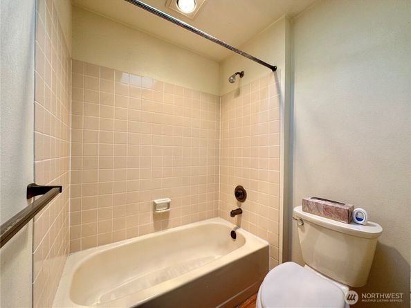 4222 Beach Drive SW 401, Seattle WA 98116