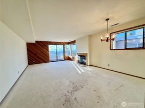 4222 Beach Drive SW 401, Seattle WA 98116