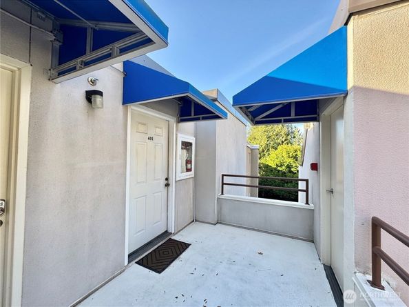 4222 Beach Drive SW 401, Seattle WA 98116