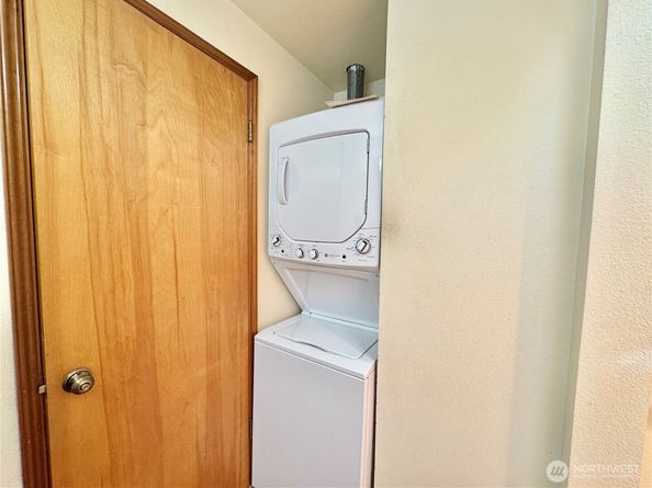 4222 Beach Drive SW 401, Seattle WA 98116