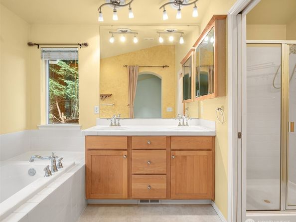 2104 151st Place SW, Lynnwood WA 98087