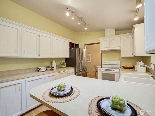 22710 2nd Avenue SE, Bothell WA 98021