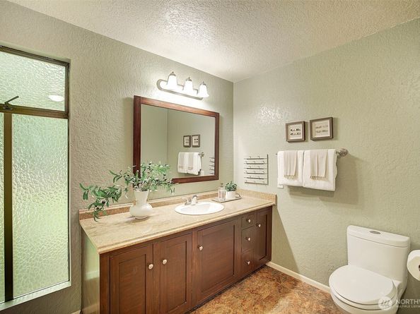 22710 2nd Avenue SE, Bothell WA 98021