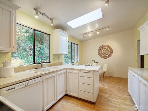 22710 2nd Avenue SE, Bothell WA 98021