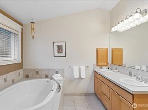 17412 32nd Avenue NE, Lake Forest Park WA 98155