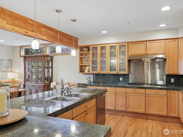 17412 32nd Avenue NE, Lake Forest Park WA 98155