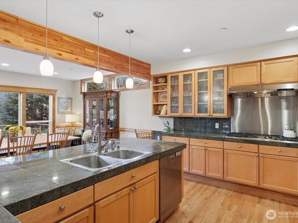 17412 32nd Avenue NE, Lake Forest Park WA 98155