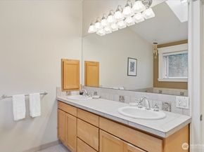 17412 32nd Avenue NE, Lake Forest Park WA 98155