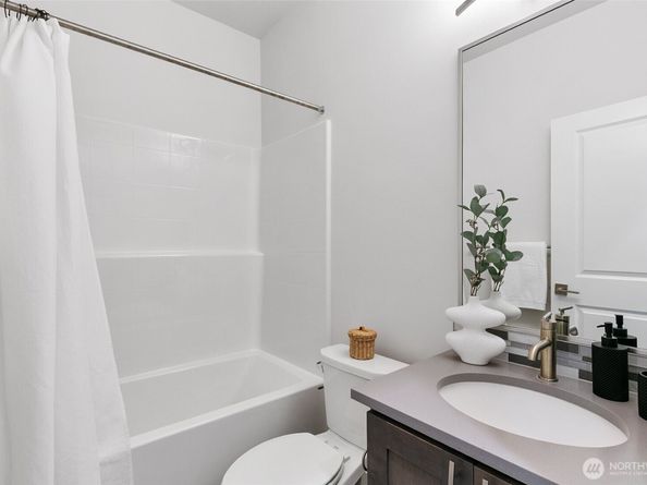 925 6th Avenue NE 10.1, Issaquah WA 98029