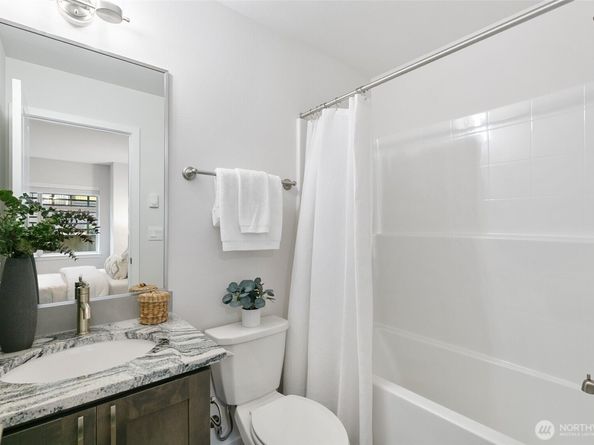 925 6th Avenue NE 10.1, Issaquah WA 98029