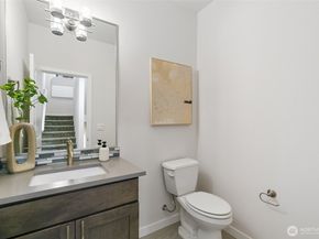 925 6th Avenue NE 10.1, Issaquah WA 98029