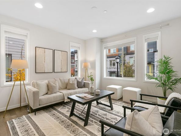 925 6th Avenue NE 10.1, Issaquah WA 98029