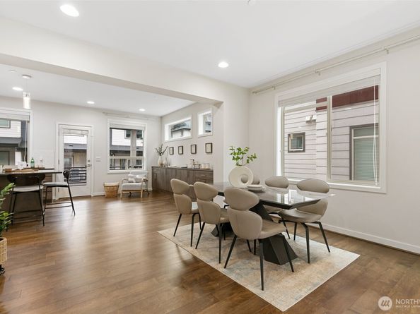 925 6th Avenue NE 10.1, Issaquah WA 98029