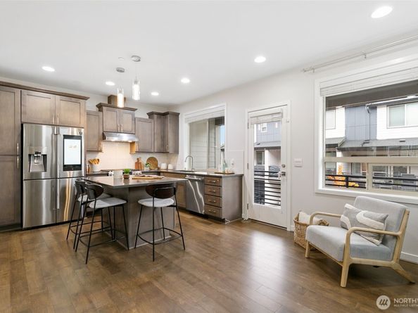 925 6th Avenue NE 10.1, Issaquah WA 98029