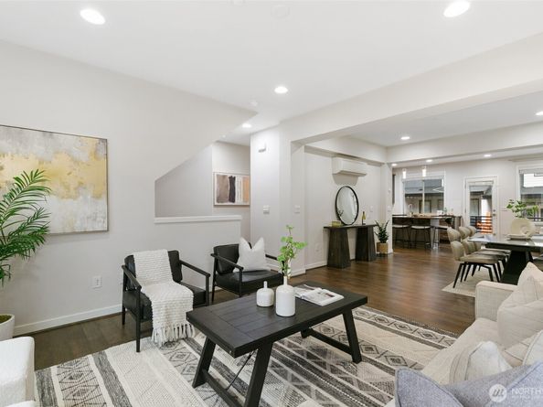 925 6th Avenue NE 10.1, Issaquah WA 98029