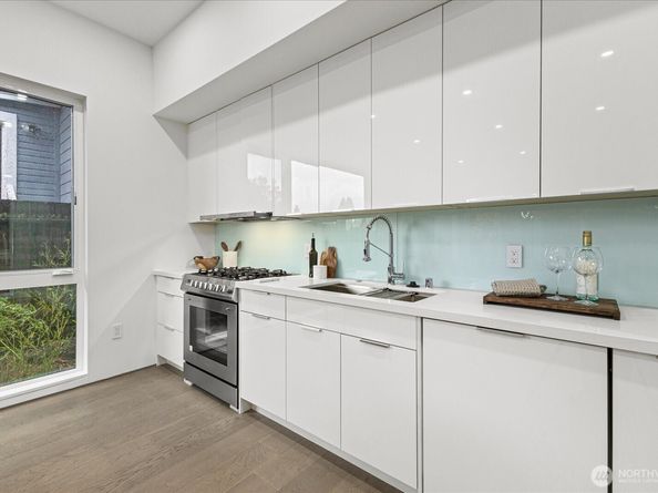 1114 26th Avenue D, Seattle WA 98122