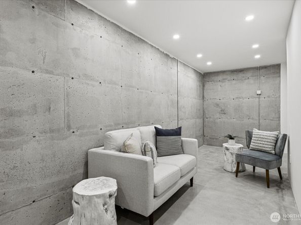 1114 26th Avenue D, Seattle WA 98122