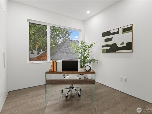 1114 26th Avenue D, Seattle WA 98122