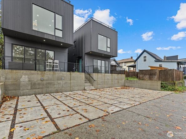 1114 26th Avenue D, Seattle WA 98122