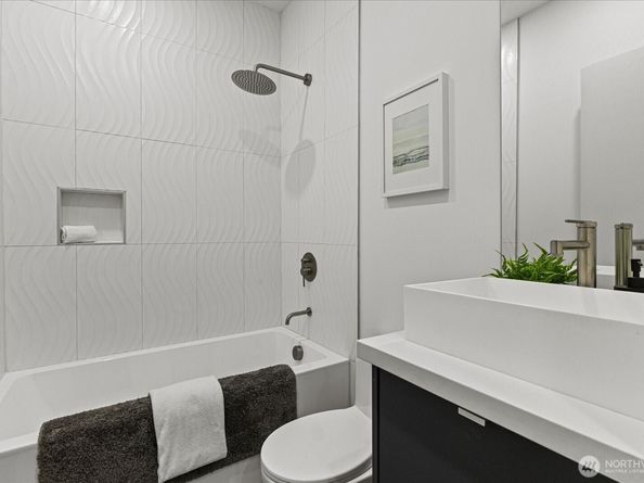 1114 26th Avenue D, Seattle WA 98122