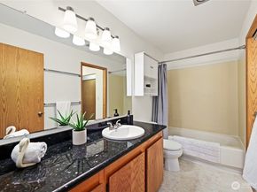 13717 Linden Avenue N 213, Seattle WA 98133