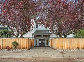 13717 Linden Avenue N 213, Seattle WA 98133