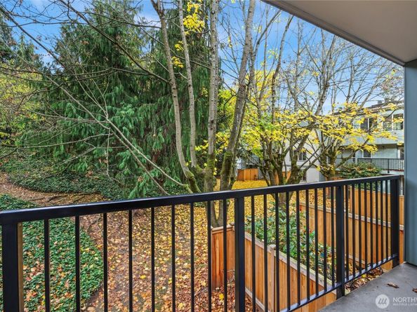 13717 Linden Avenue N 213, Seattle WA 98133