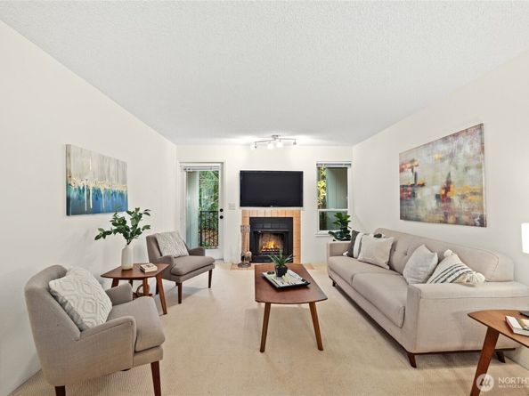 13717 Linden Avenue N 213, Seattle WA 98133