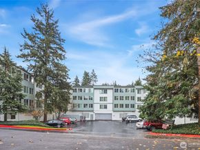 13717 Linden Avenue N 213, Seattle WA 98133